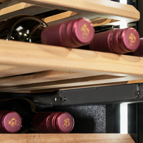 WineDeluxe WD 17 (inbouw): wijnklimaatkast uit de WineDeluxe‑lijn, 59.5 x 45.5 x 57.5 cm. Wi‑Fi bediening en UV‑glas.