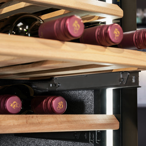WineDeluxe WD 60 (inbouw): wijnklimaatkast uit de WineDeluxe‑lijn, 59.5 x 123.8 x 57.5 cm. Wi‑Fi bediening en UV‑glas.