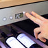 WineChef Pro 40 (2 zones): wijnklimaatkast uit de WineChef Pro‑lijn, 59.5 x 82.5 x 57.5 cm. Wi‑Fi bediening en UV‑glas.