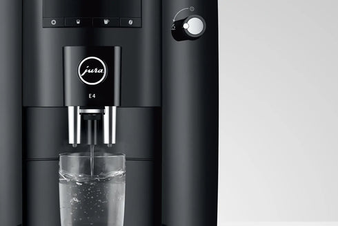 E4 Piano Black (EA): volautomaat met 17 specialiteiten, stille molen en 1,9 l watertank. Snel perfecte koffie thuis.