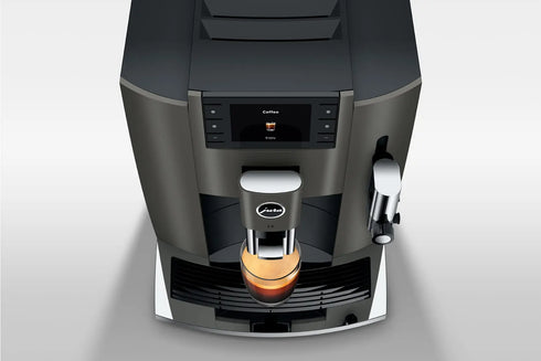 E8 Dark Inox (EC): volautomaat met 17 specialiteiten, stille molen en 1,9 l watertank. Snel perfecte koffie thuis.