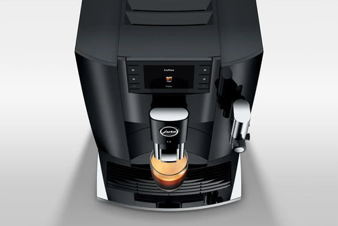 E8 Piano Black (EC): volautomaat met 17 specialiteiten, stille molen en 1,9 l watertank. Snel perfecte koffie thuis.
